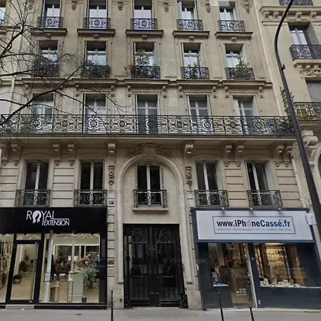Sublim With Ac Next To Arc De Triomphe פריז