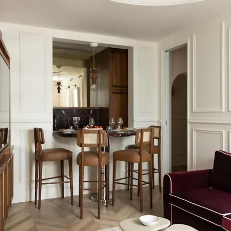 Sublim With Ac Next To Arc De Triomphe *