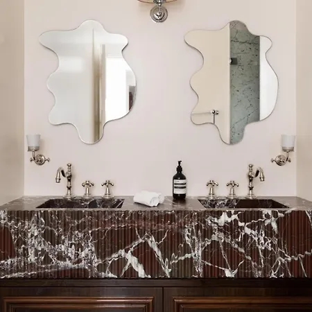 Sublim With Ac Next To Arc De Triomphe Paříž