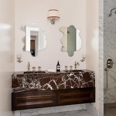 Sublim With Ac Next To Arc De Triomphe * Paříž