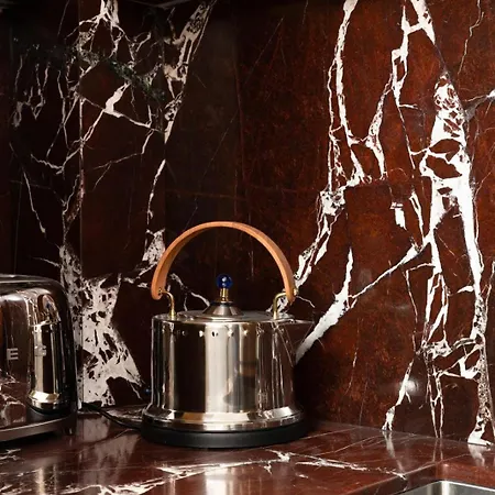 Sublim With Ac Next To Arc De Triomphe *